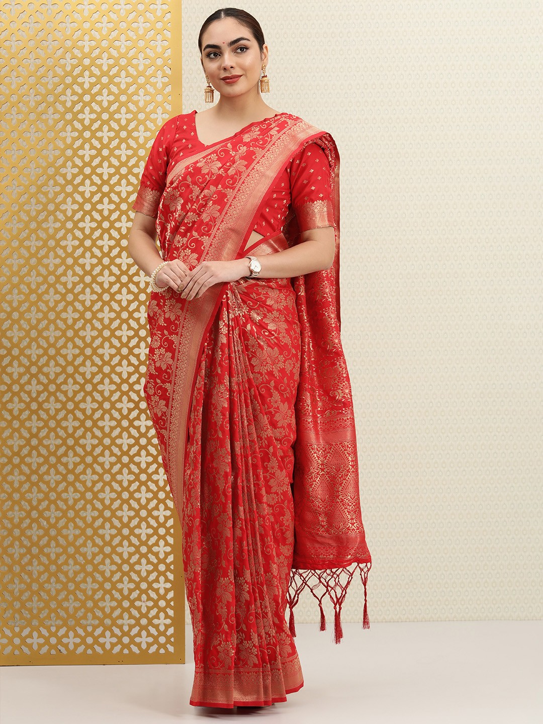 

House of Pataudi Red & Gold-Toned Floral Zari Silk Blend Banarasi Saree