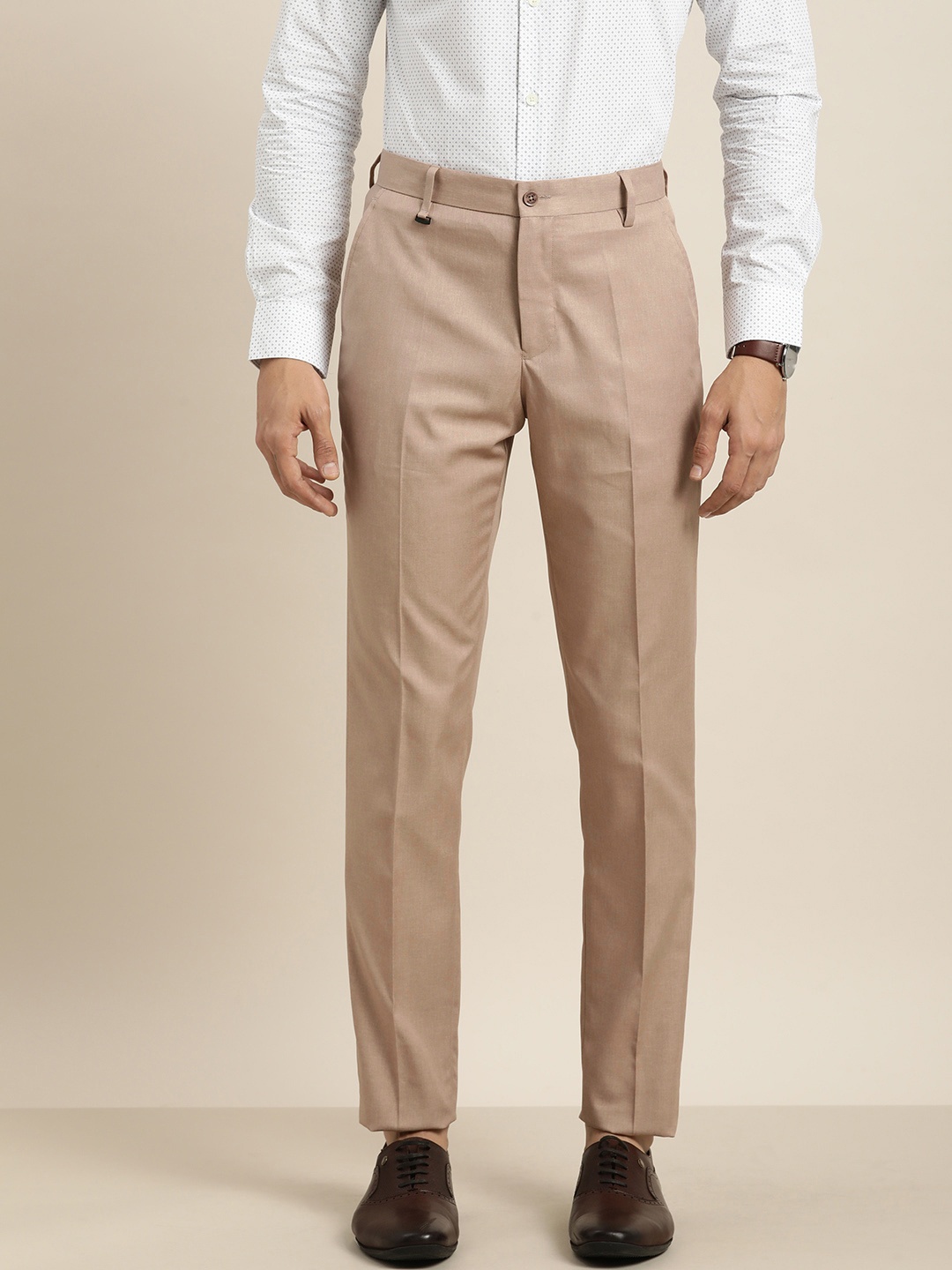 

INVICTUS Men Beige Solid Slim Fit Trousers