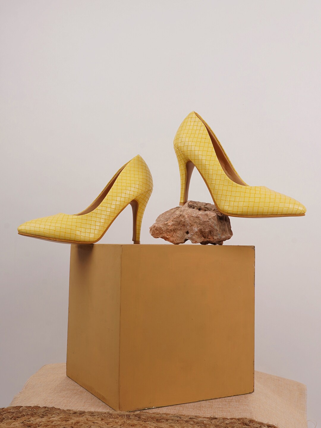 

Rubeezz Yellow Printed Party Pumps