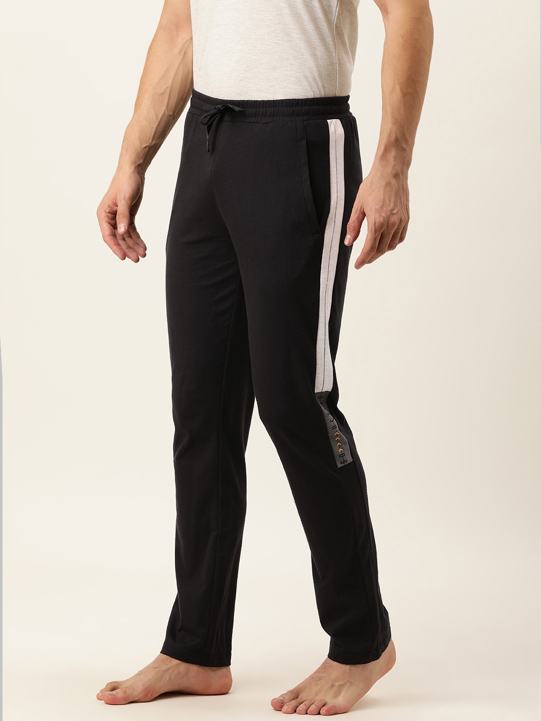 

Sweet Dreams Men Black & White Colourblocked Mid Rise Casual Lounge Pants