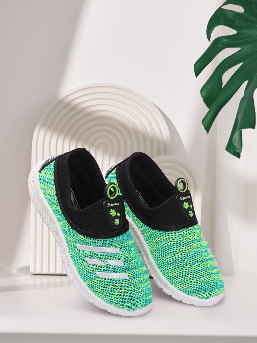 

FAST TRAX Unisex Kids Green Woven Design Slip-On Sneakers