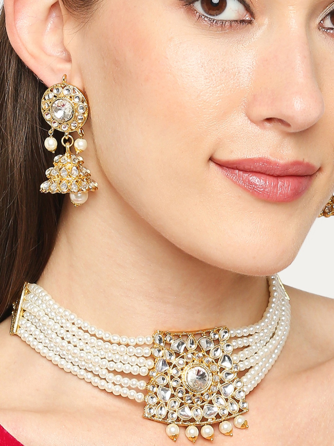 

OOMPH Gold-Toned & White Kundan-Studded & Pearls Beaded Jewellery Set