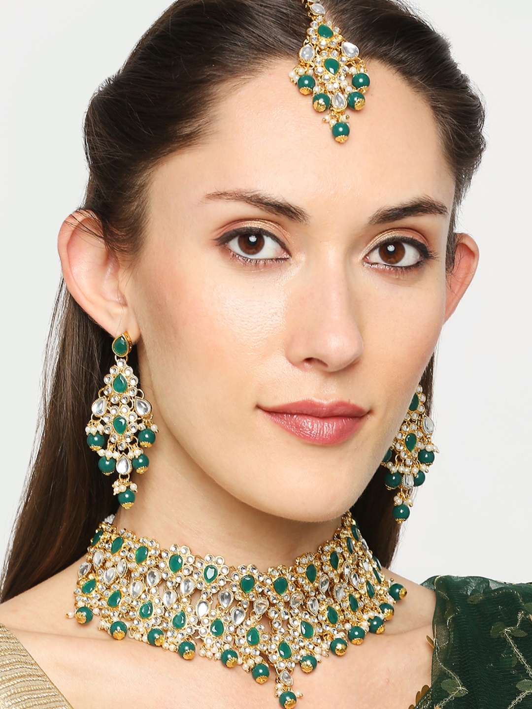

OOMPH Gold-Toned Green Kundan Stone-Studded Jewellery Set