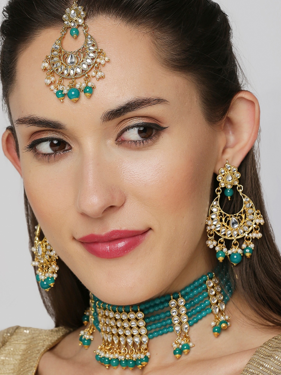 

OOMPH Gold-Toned & Green Kundan-Studded & Beaded Jewellery Set