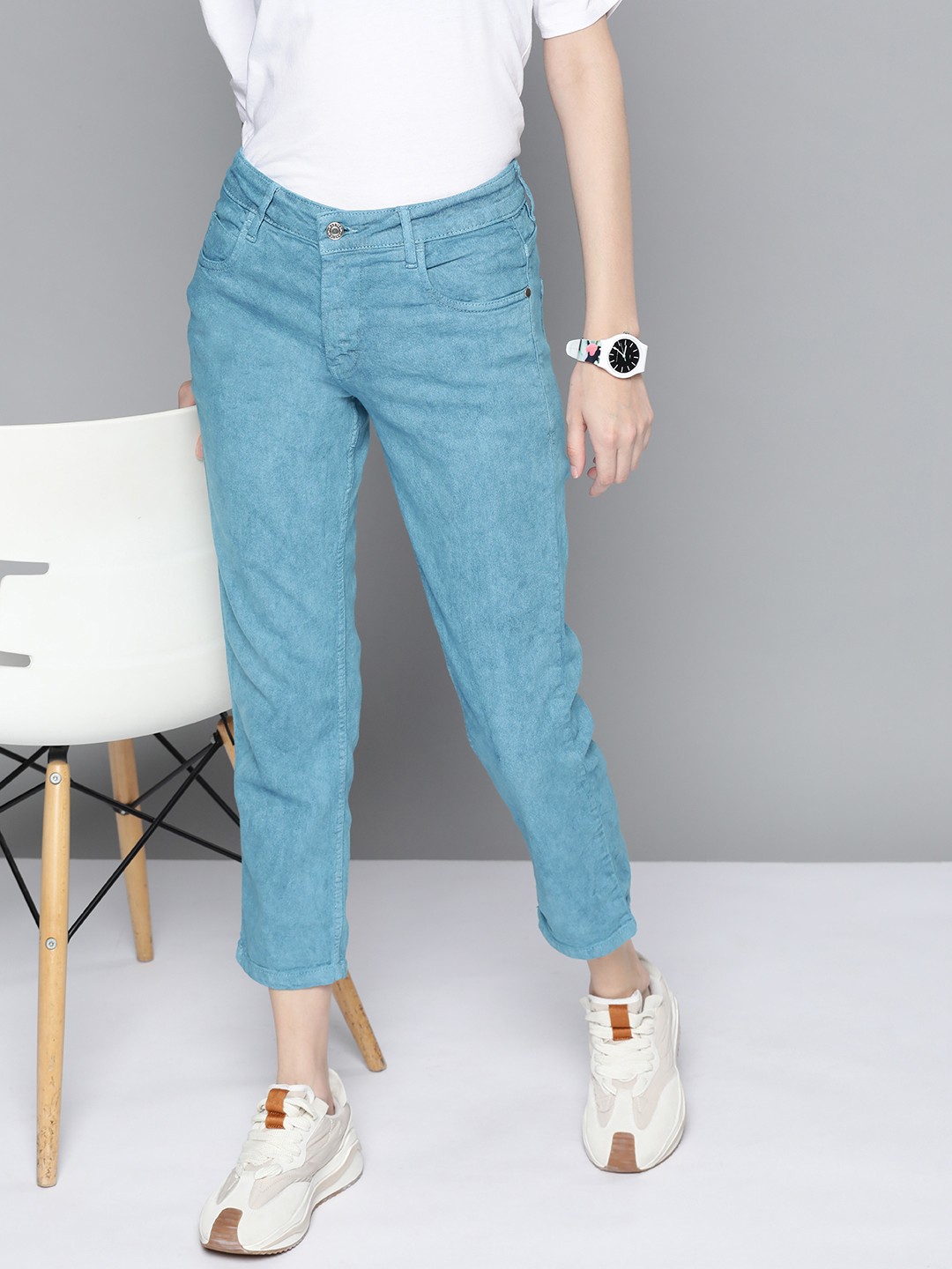 

Harvard Women Blue Straight Fit Light Fade Stretchable Jeans