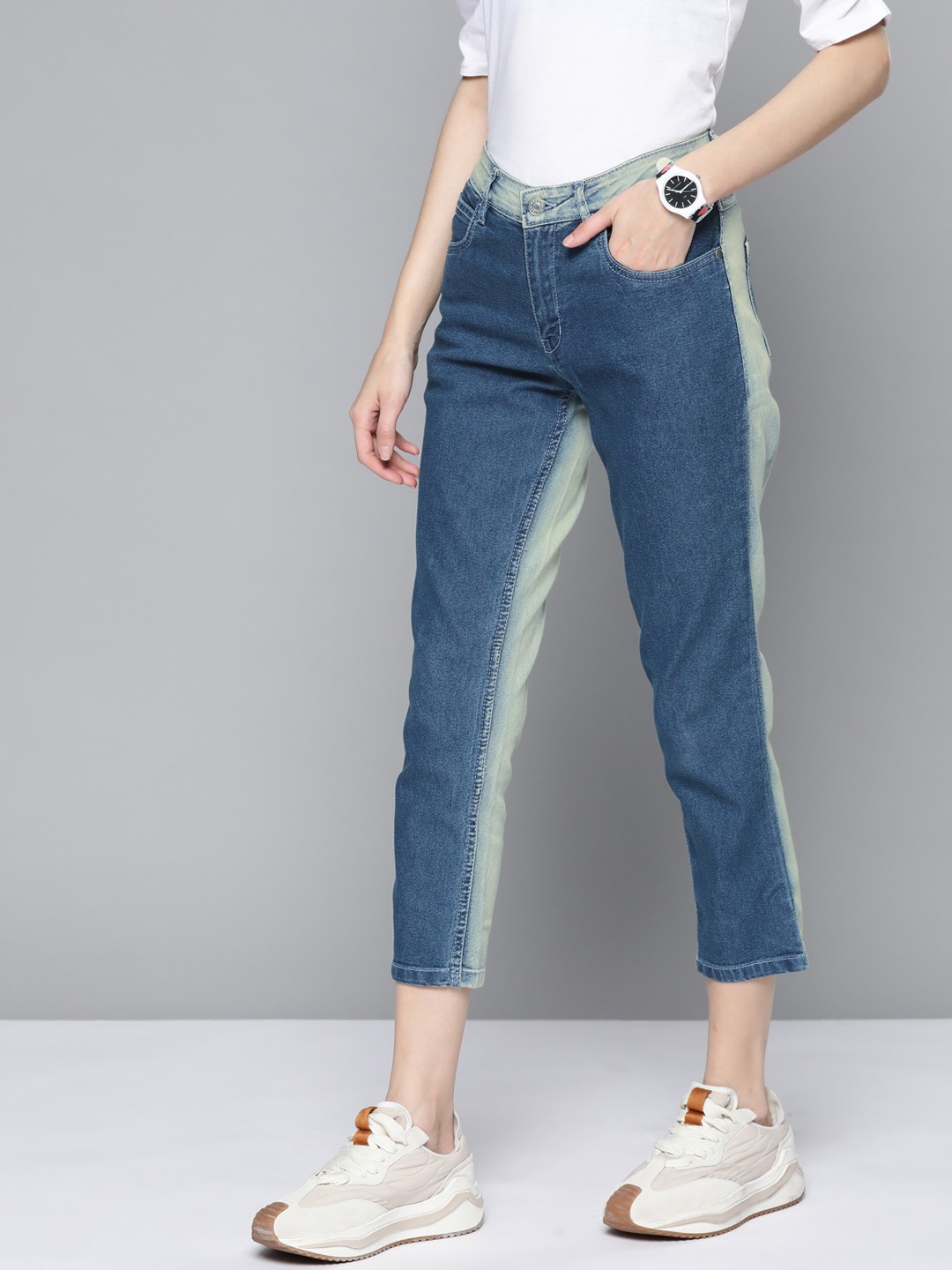 

Harvard Women Blue Light Fade Colourblocked Bleached Stretchable Cropped Jeans