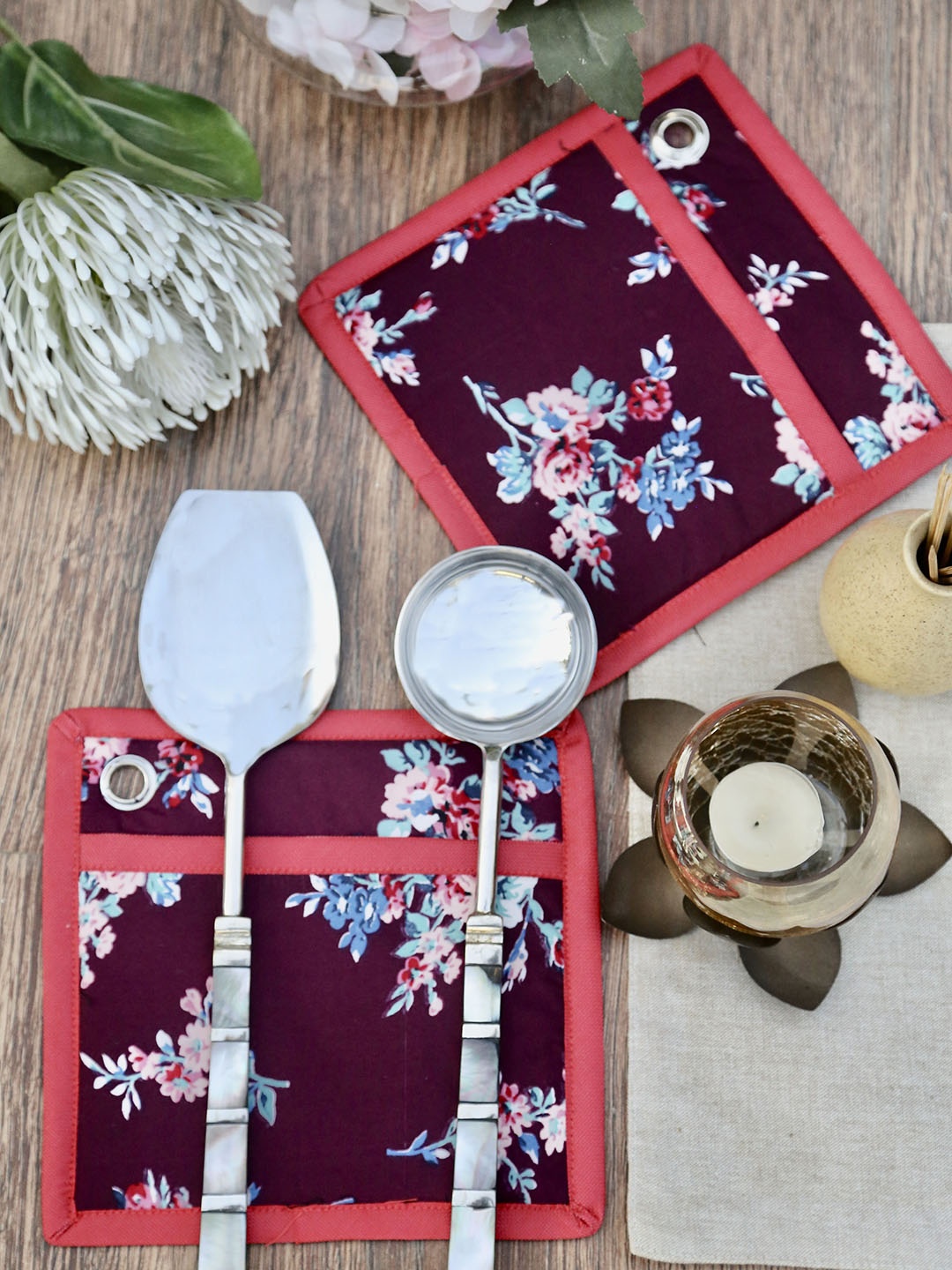 

My Gift Booth Set of 2 Maroon Printed Pot Holder