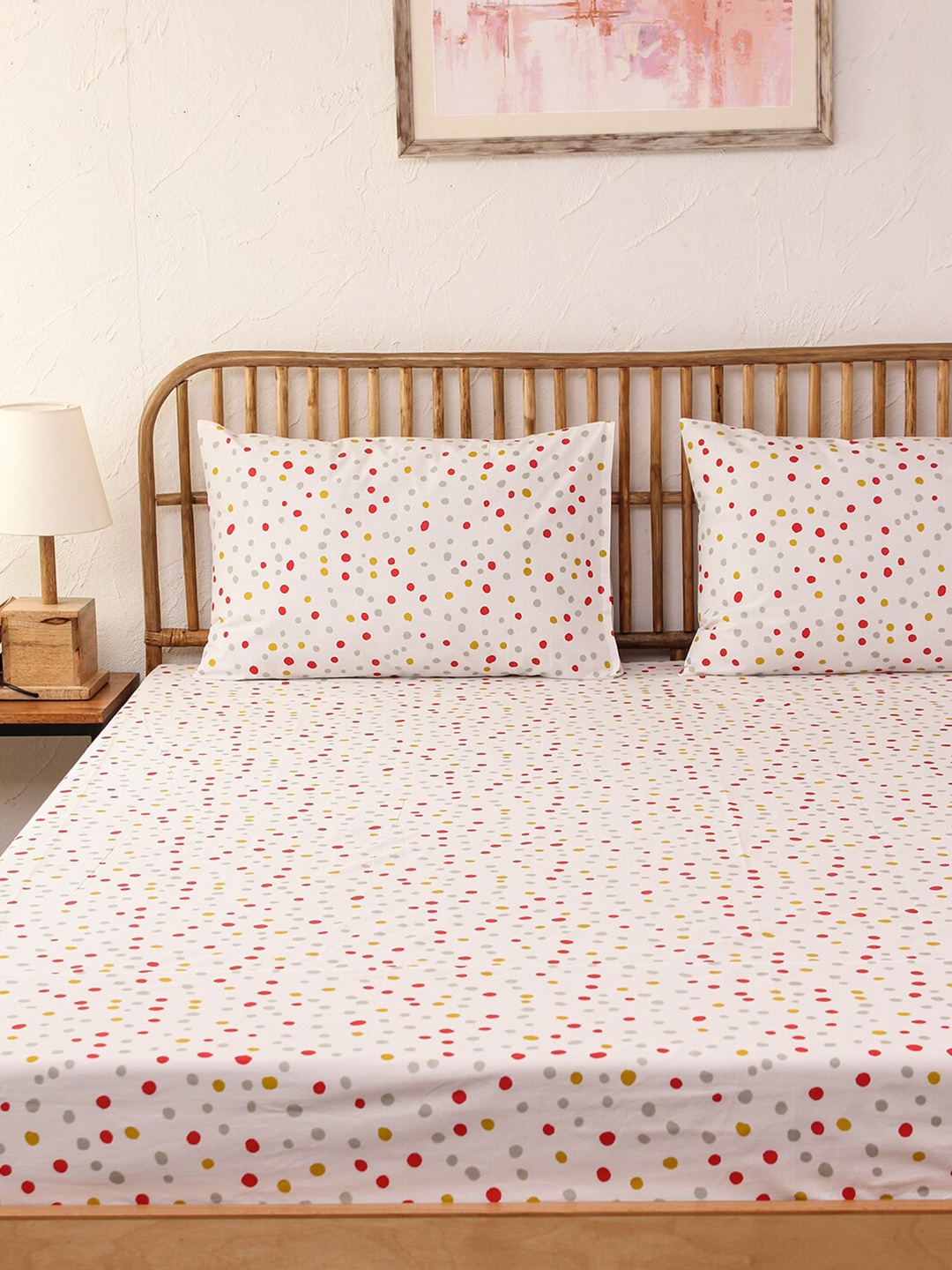 

House This White & Red 180 TC Cotton Queen Bedsheet with 2 Pillow Covers