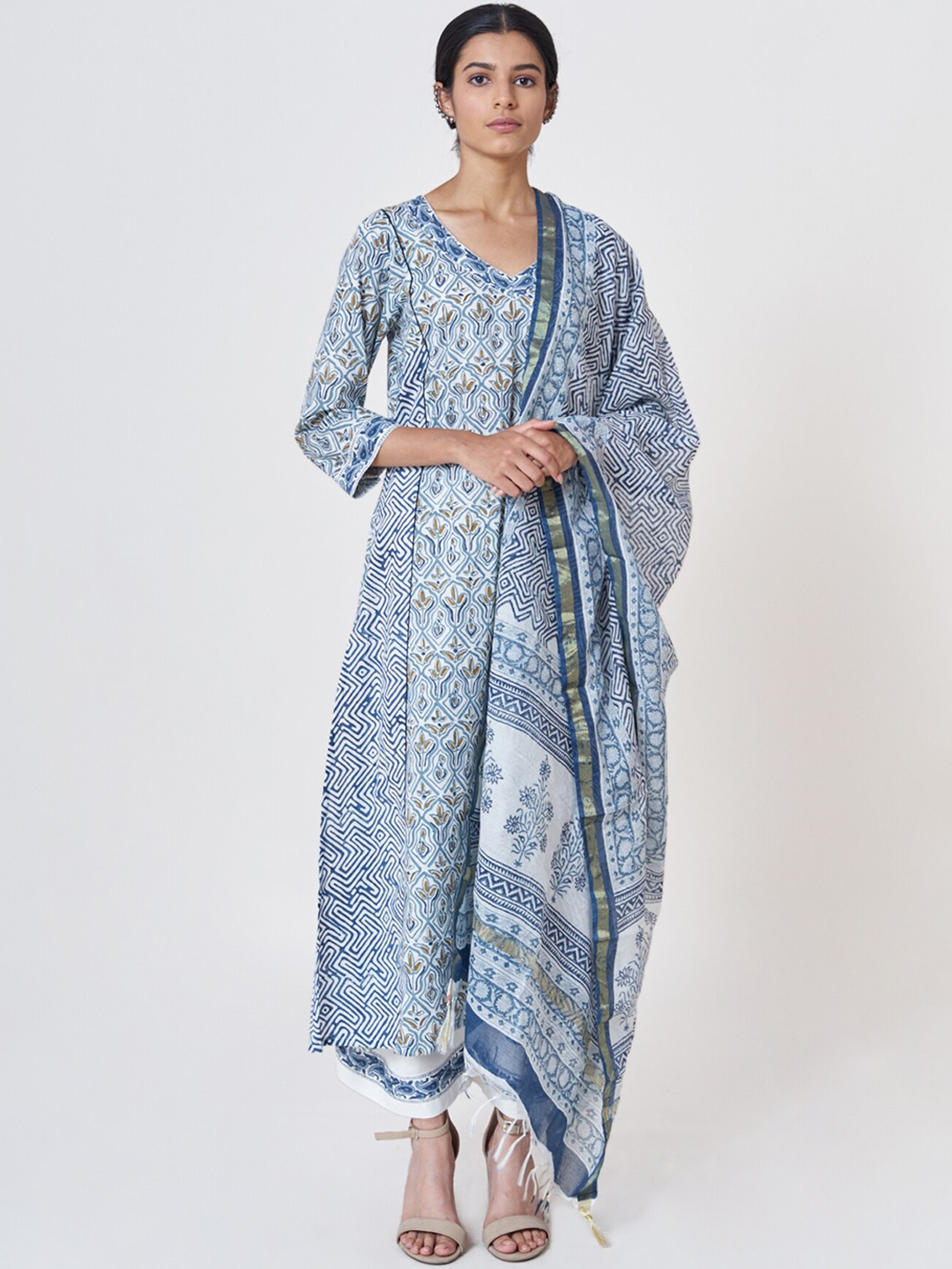 

SHRINKHLA Women Blue Floral Printed Pure Cotton Kurta with Trousers
