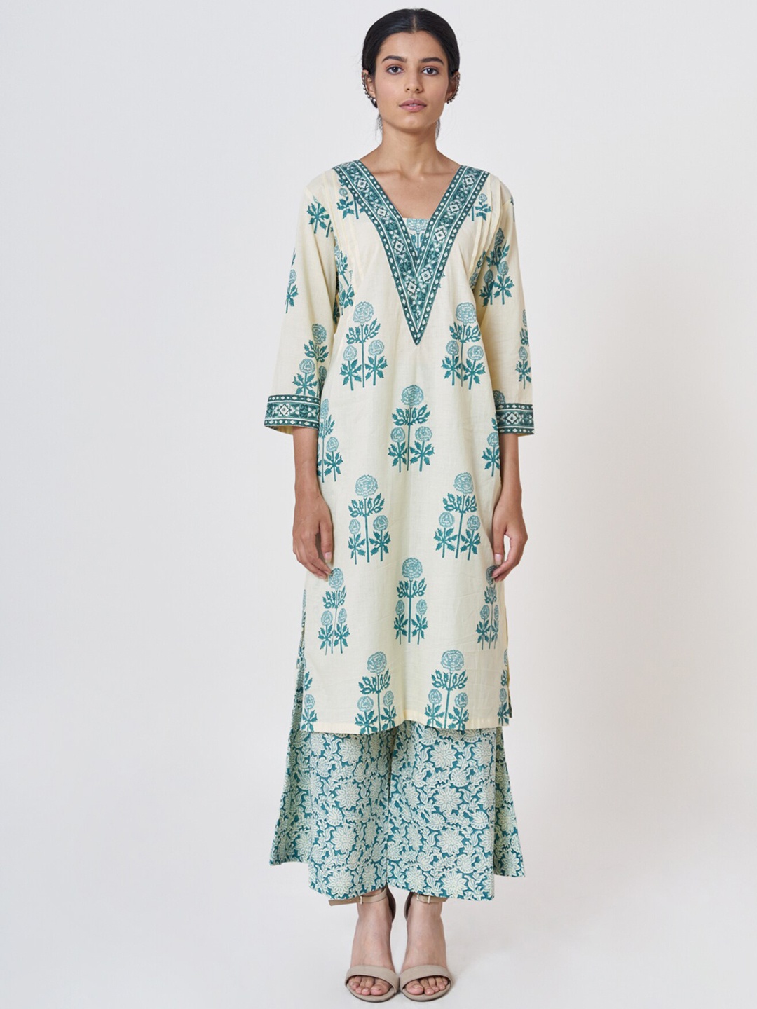 

SHRINKHLA Women Cream-Coloured Floral Printed Pure Cotton Kurta with Palazzos