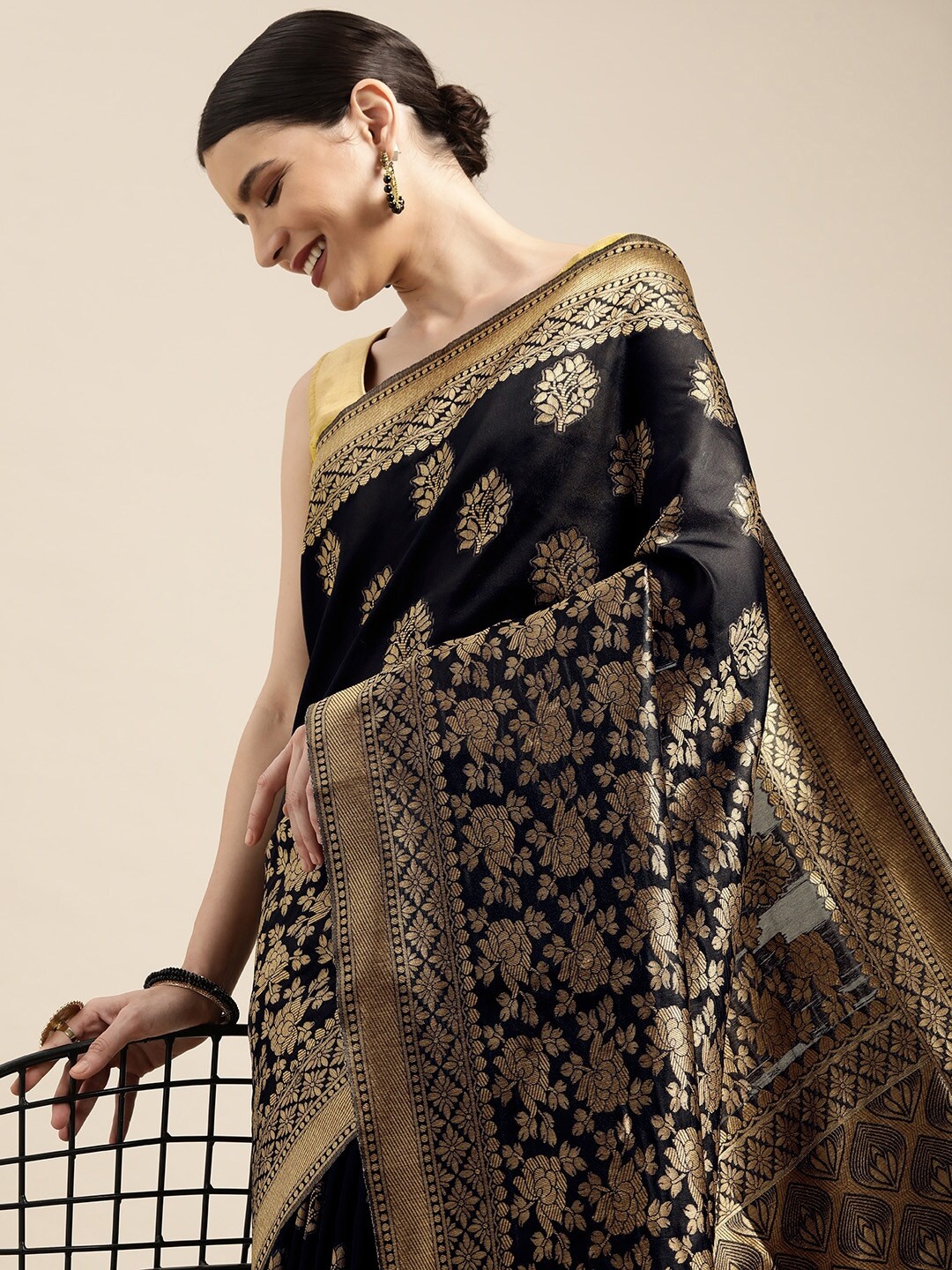 

Leeza Store Black & Golden Ethnic Motifs Woven Design Zari Silk Blend Banarasi Saree