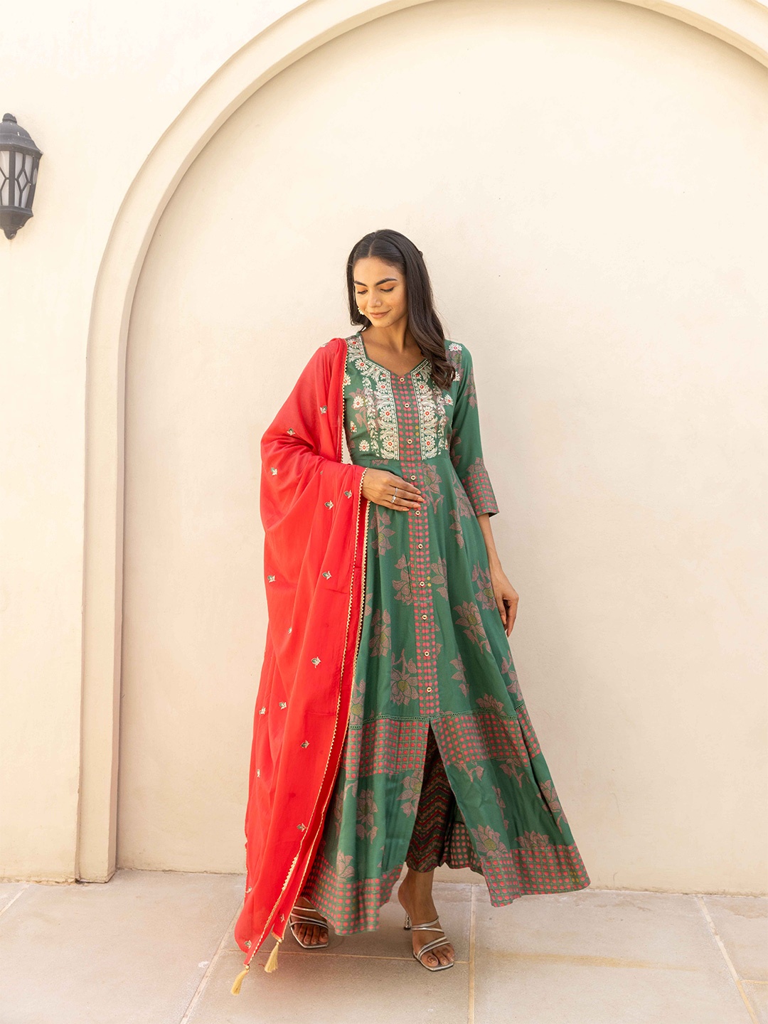 

MAAND Women Green Ethnic Motifs Printed Empire Thread Work Kurta with Trousers & With Dupatta