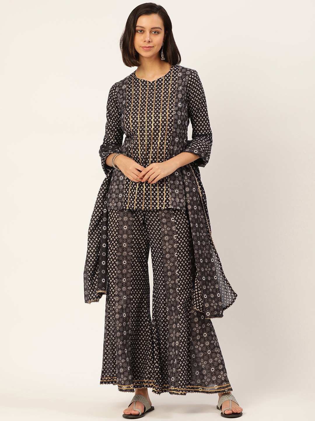 

MAAND Women Taupe Ethnic Motifs Printed Gotta Patti Pure Cotton Kurti with Palazzos & With Dupatta