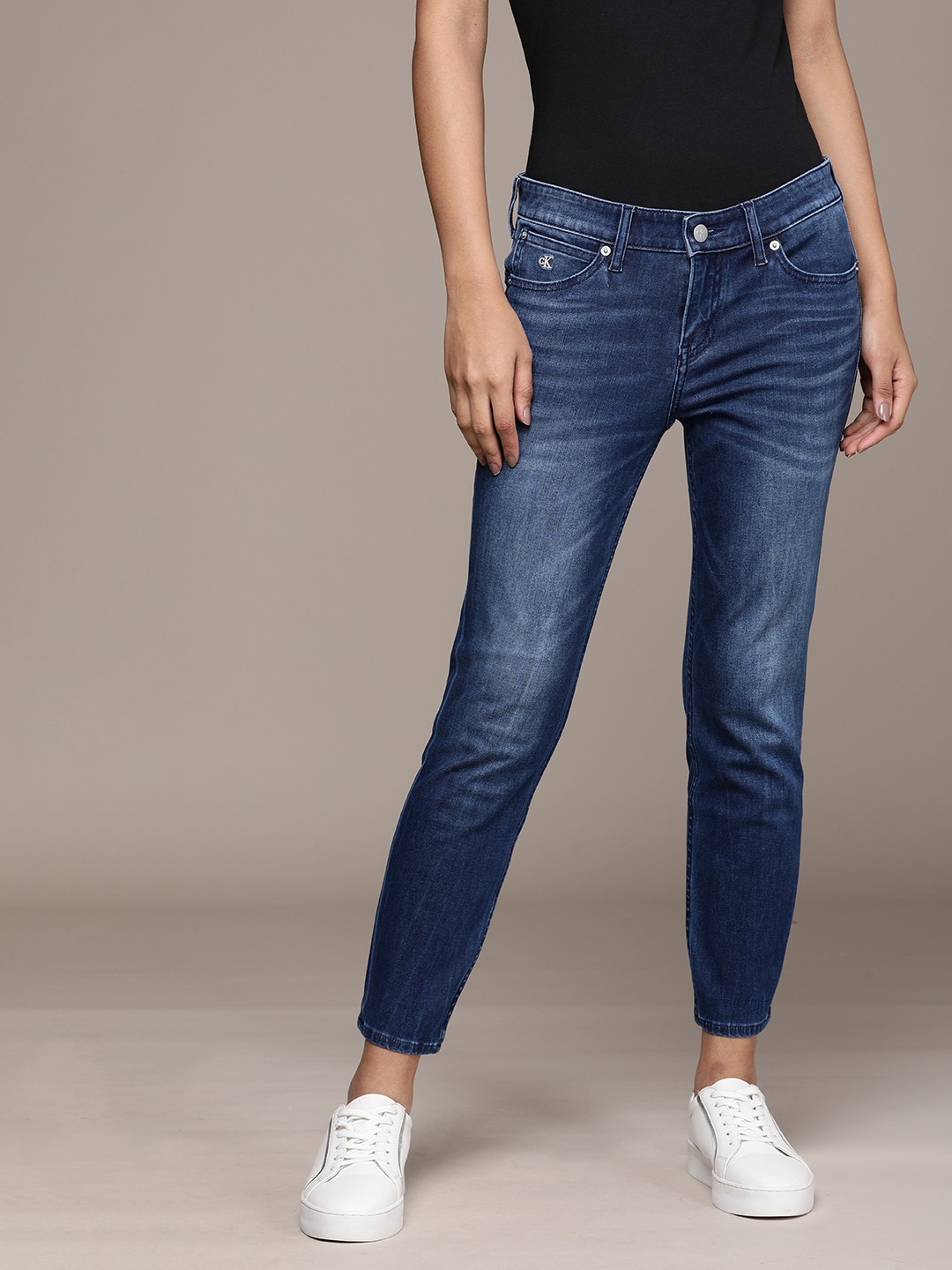 

Calvin Klein Jeans Women Blue Body Slim Fit Light Fade Stretchable Casual Jeans