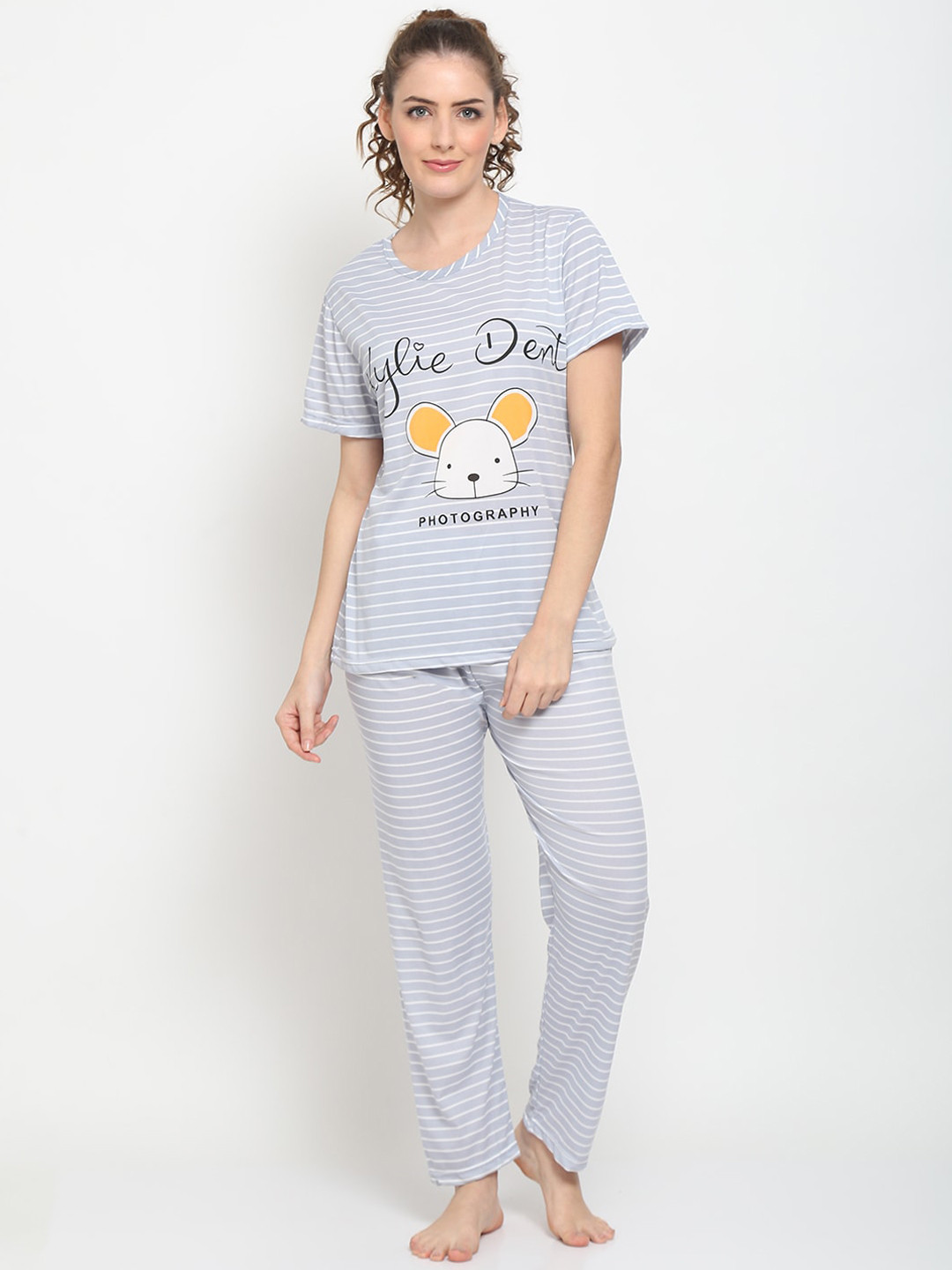 

TAG 7 Women Grey & White Printed Night suit