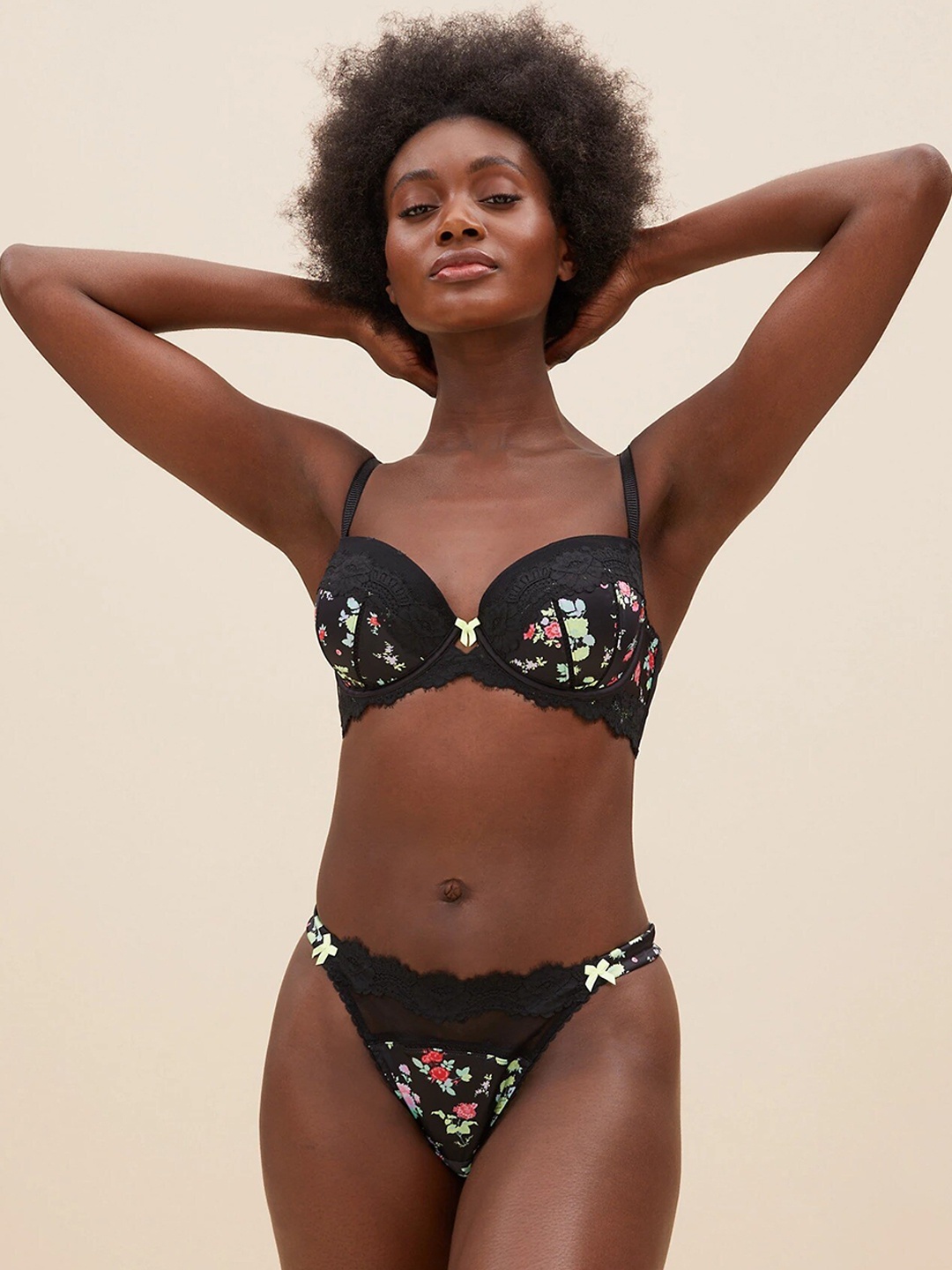 

Marks & Spencer Women Black & Red Floral Printed Lace Lingerie Set T817766T
