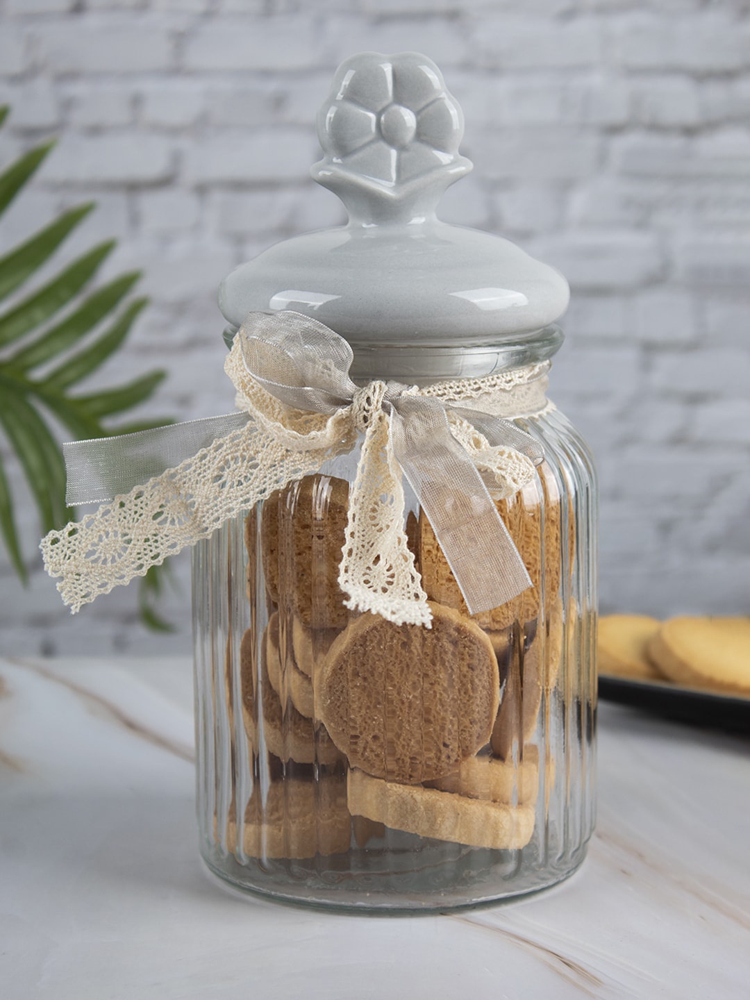 

MARKET99 Grey Solid Glass Jar