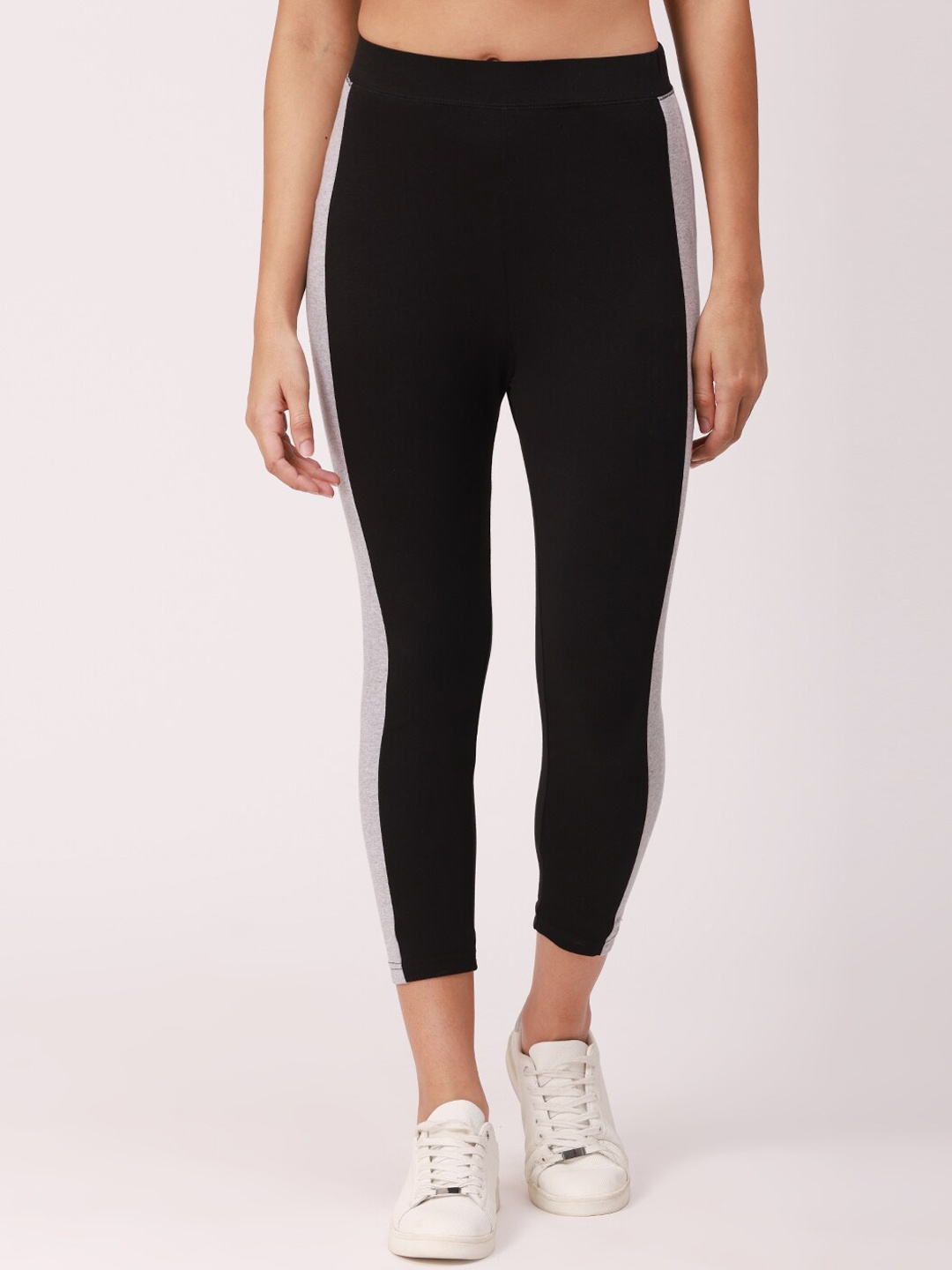 

De Moza Women Black Cotton Blend Cropped Training or Gym Tights