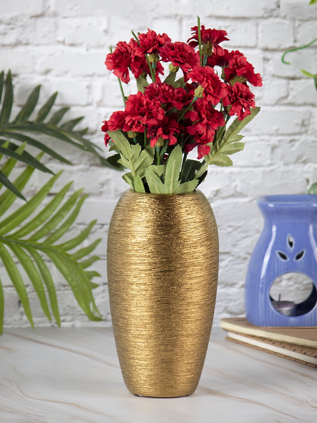 

MARKET99 Gold-Coloured Ceramic Textured Vase