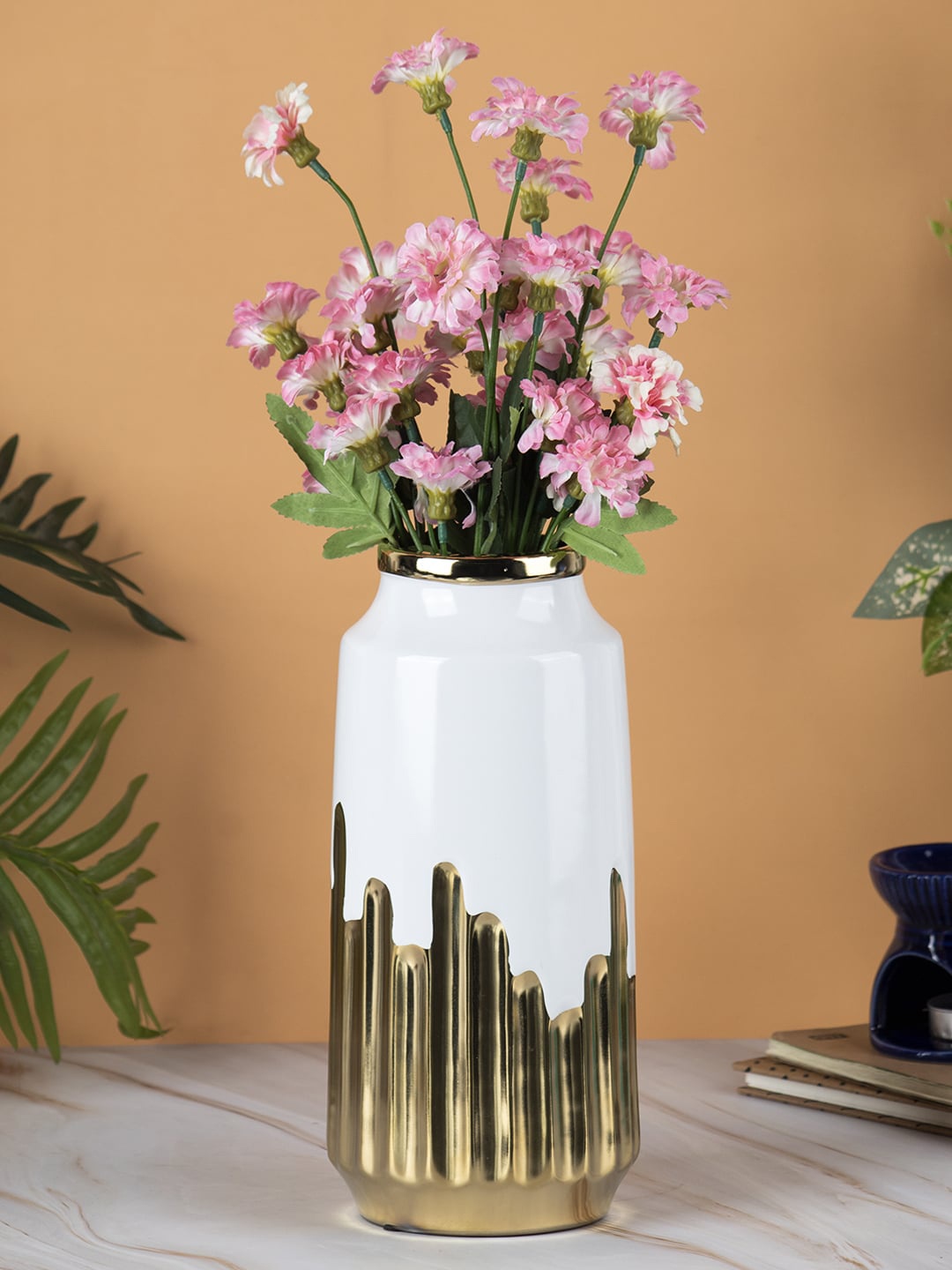 

MARKET99 White & Gold-Toned Textured Ceramic Cylindrical Flower Vase