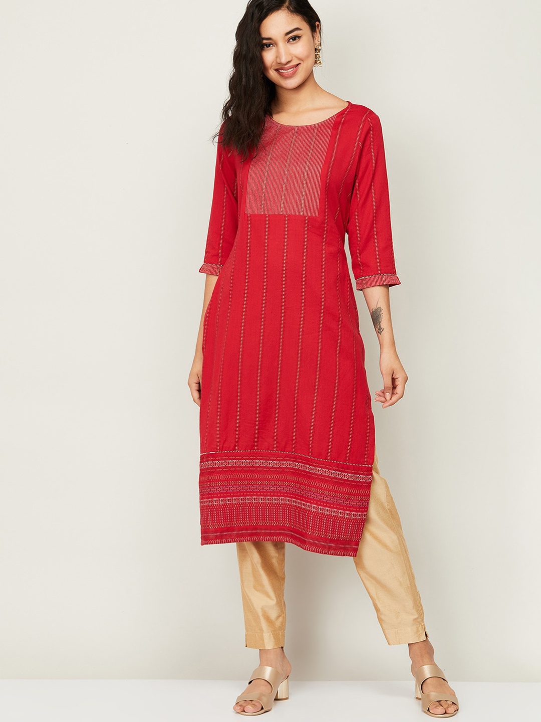 

Melange by Lifestyle Women Red Geometric Embroidered Thread Work Kurta