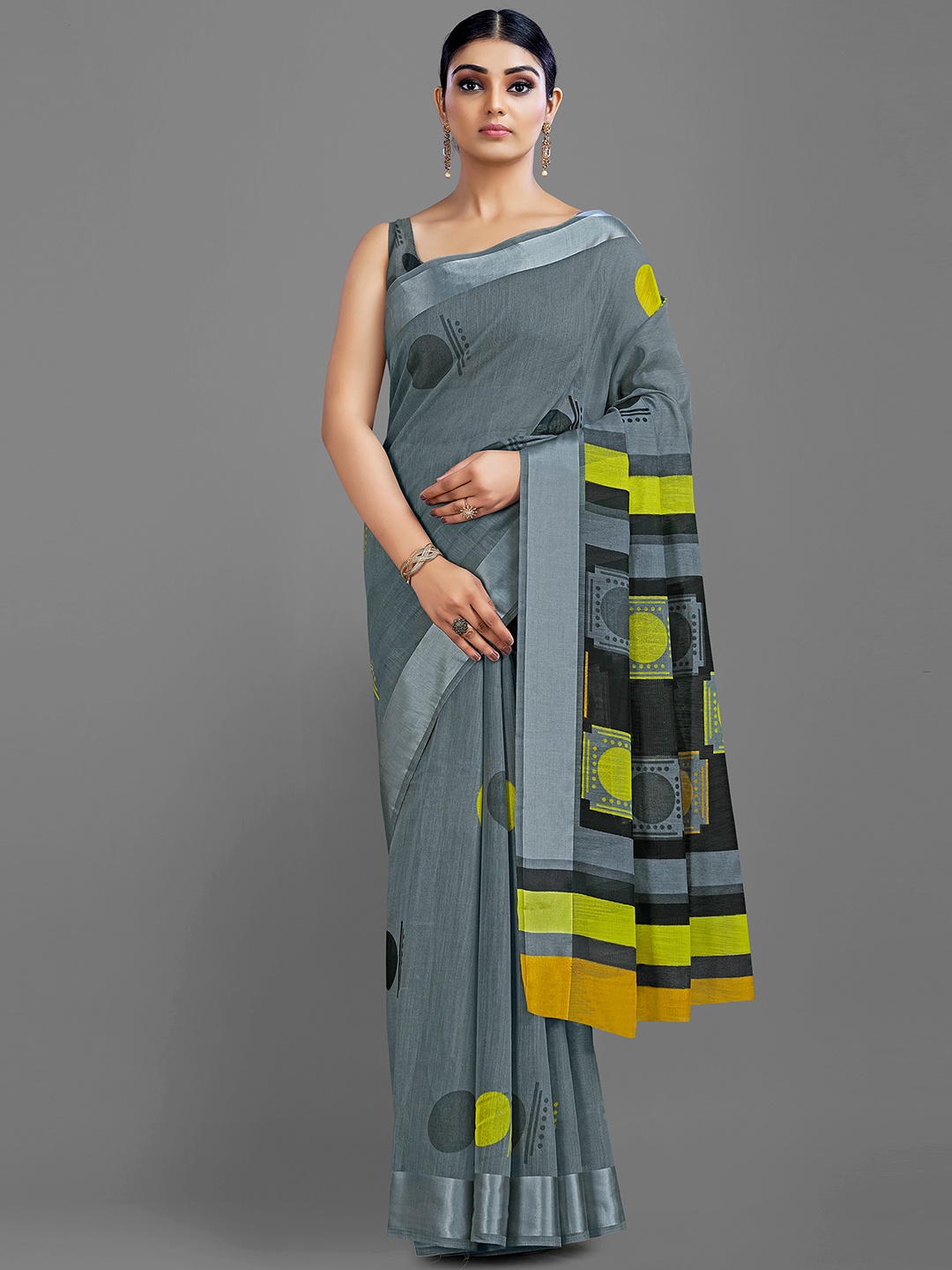 

HRITIKA Grey & White Block Print Saree