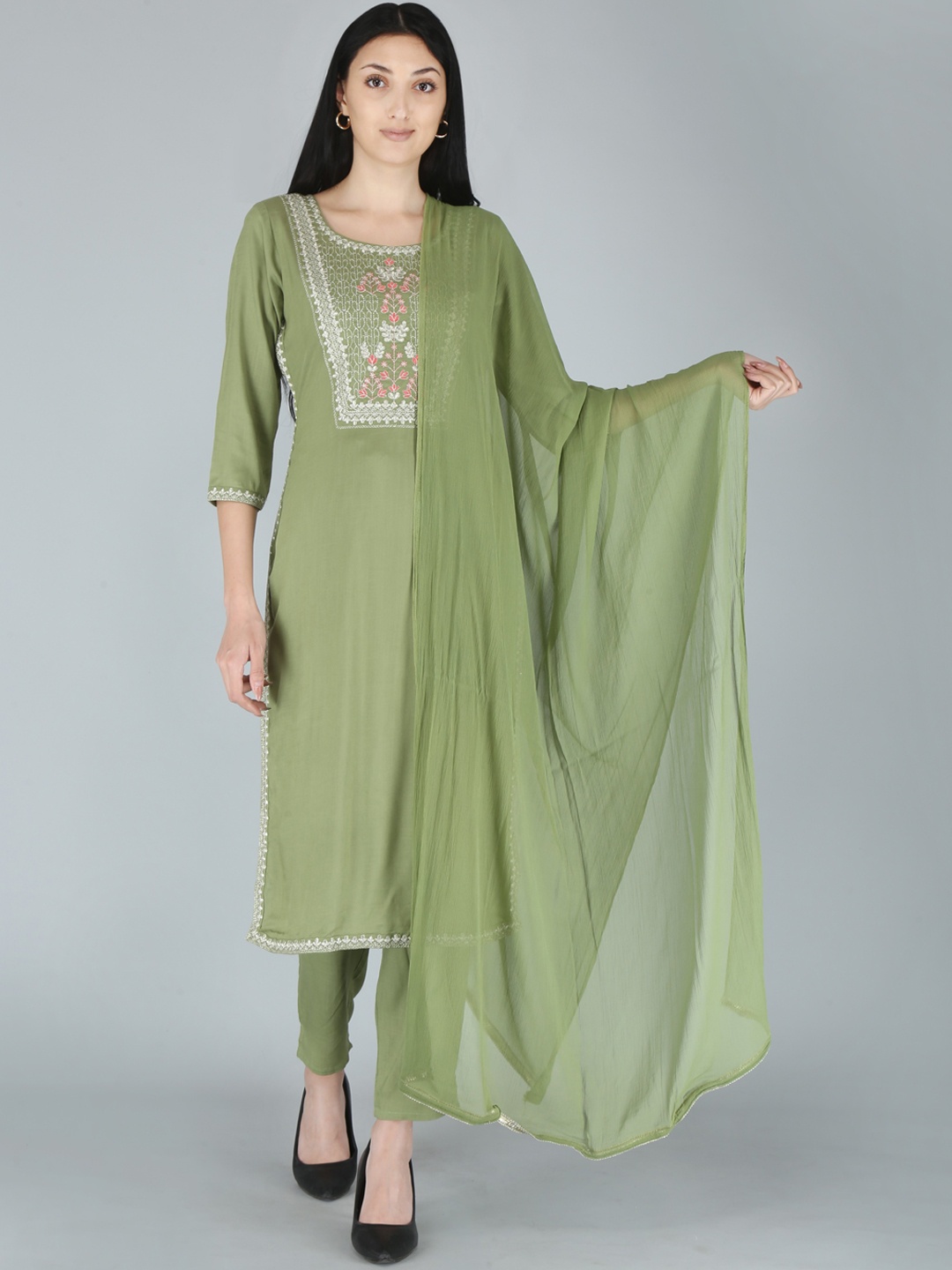 

KALINI Women Green Ethnic Motifs Embroidered Gotta Patti Kurta with Trousers & With Dupatta