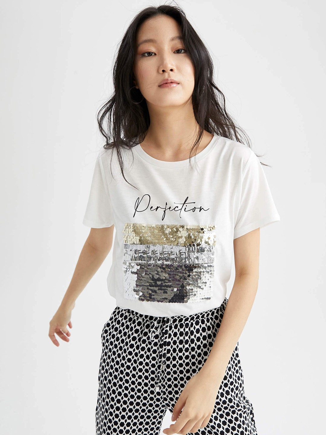 

DeFacto Women White & Black Typography Printed T-shirt