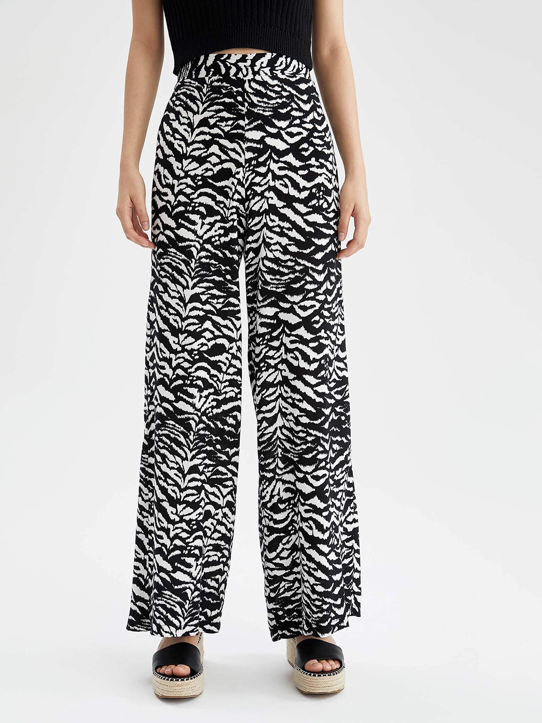 

DeFacto Women White & Black Tiger Print Trousers