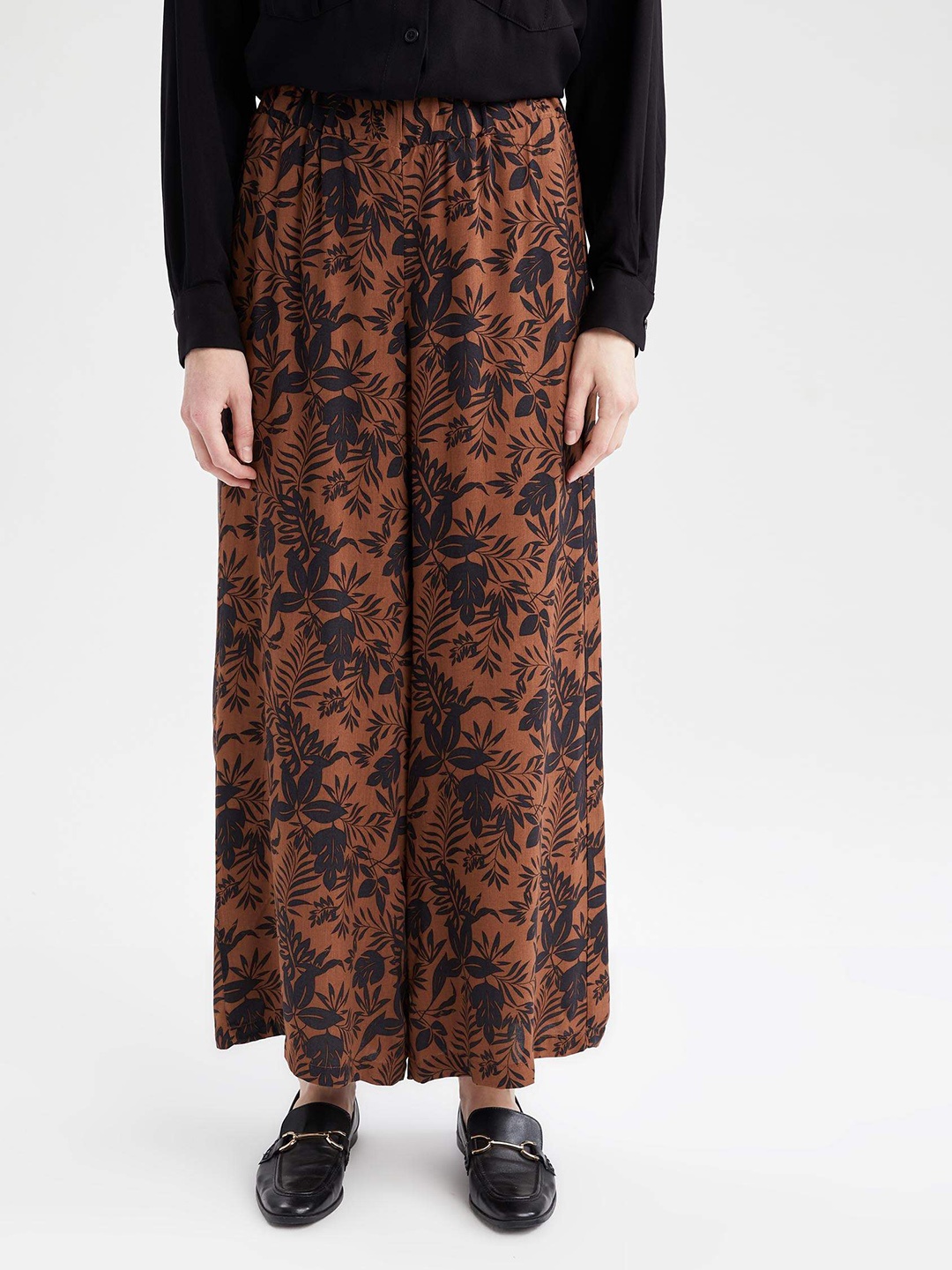 

DeFacto Women Brown & Black Floral Printed Flared Palazzos