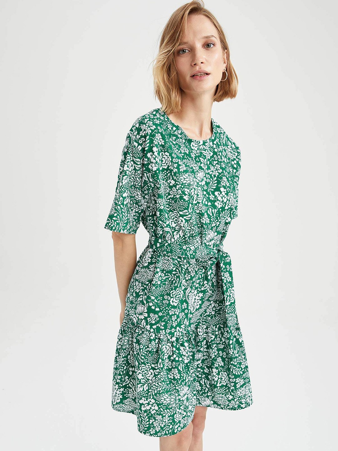 

DeFacto Women Green & White Floral Belted A-Line Dress