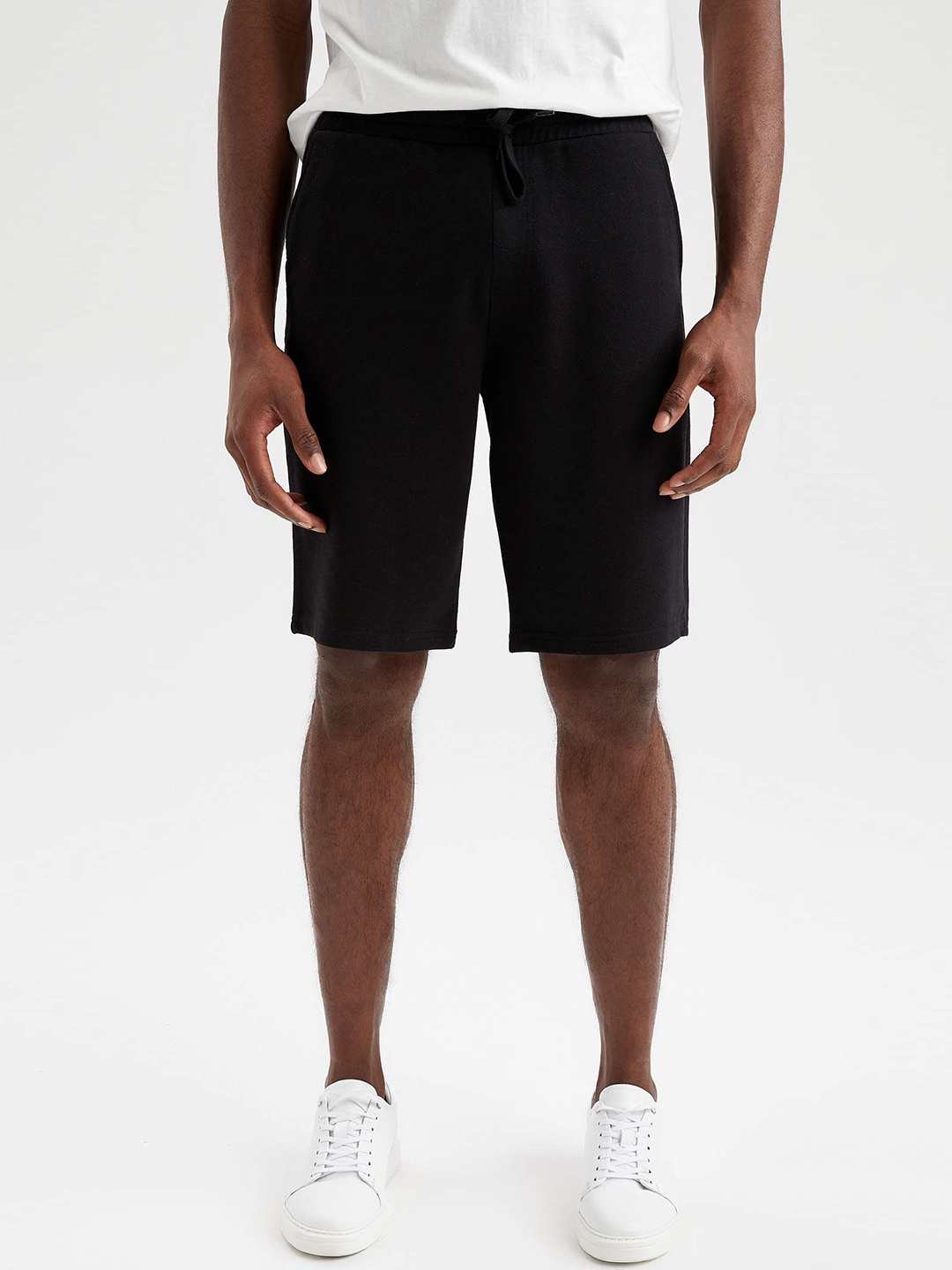 

DeFacto Men Black Solid Shorts