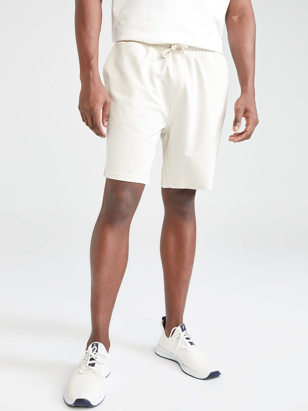 

DeFacto Men Off White Solid Regular Shorts