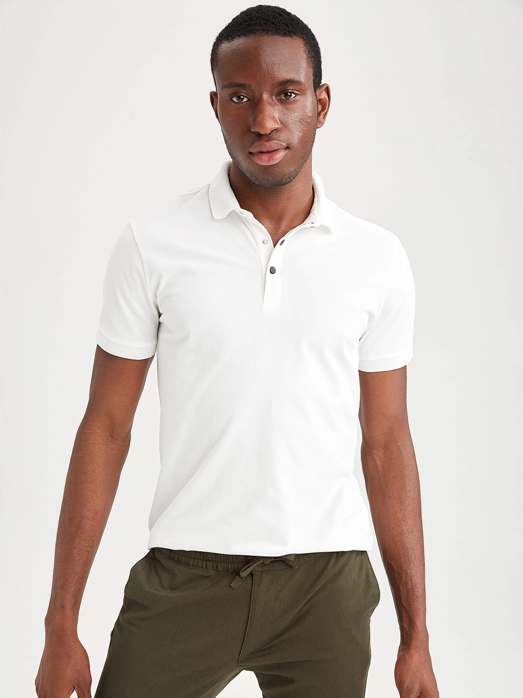 

DeFacto Men Off White Polo Collar Slim Fit T-shirt