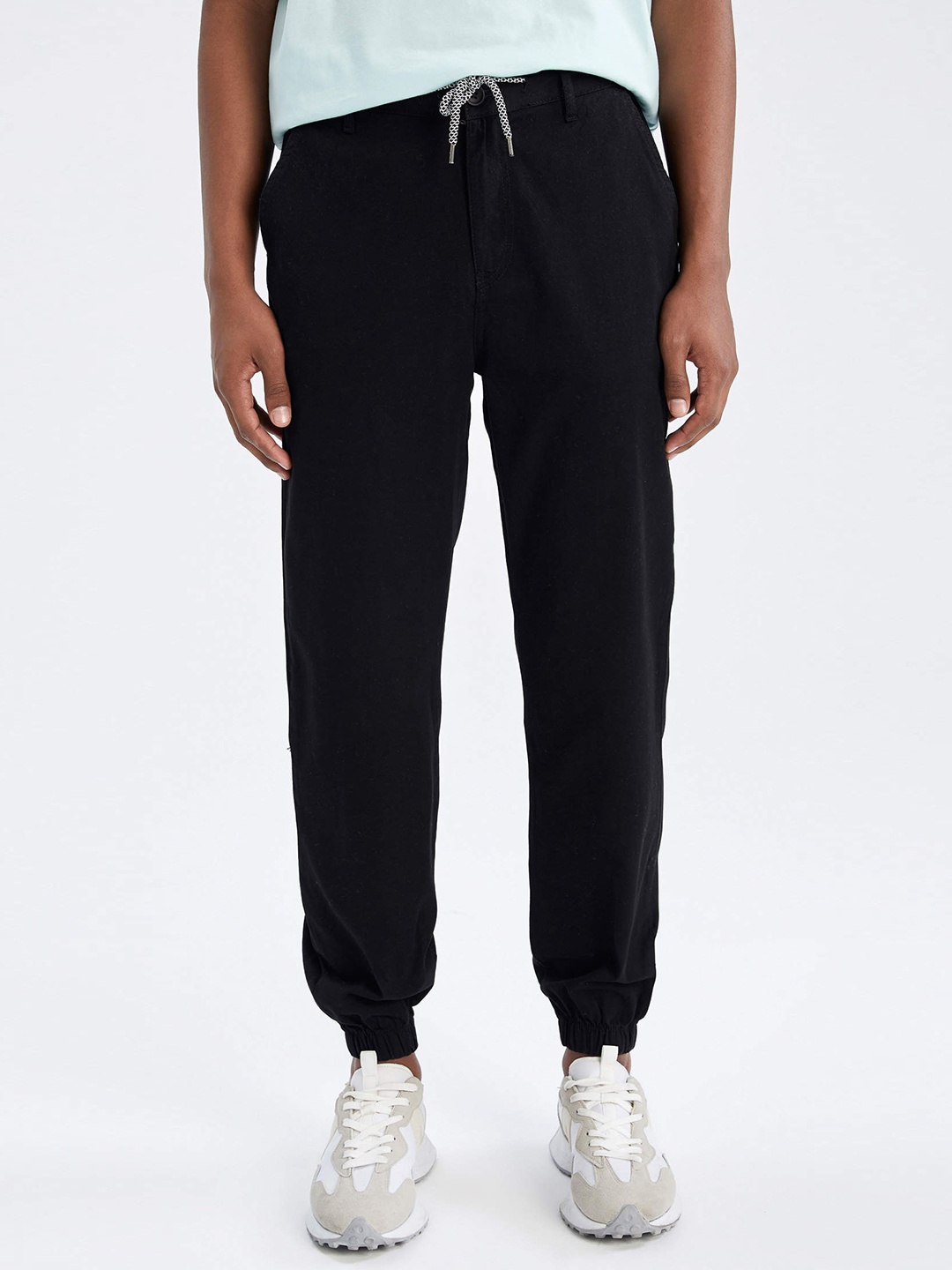 

DeFacto Men Black Pleated Joggers Trousers