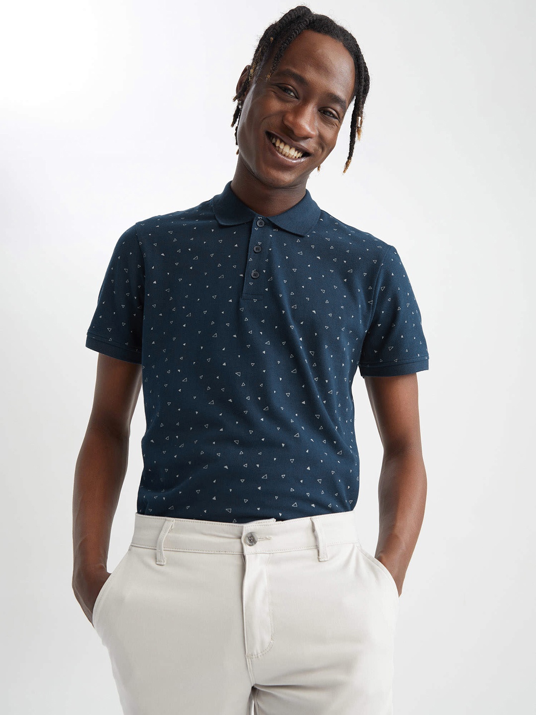 

DeFacto Men Blue & White Printed Polo Collar Pure Cotton T-shirt