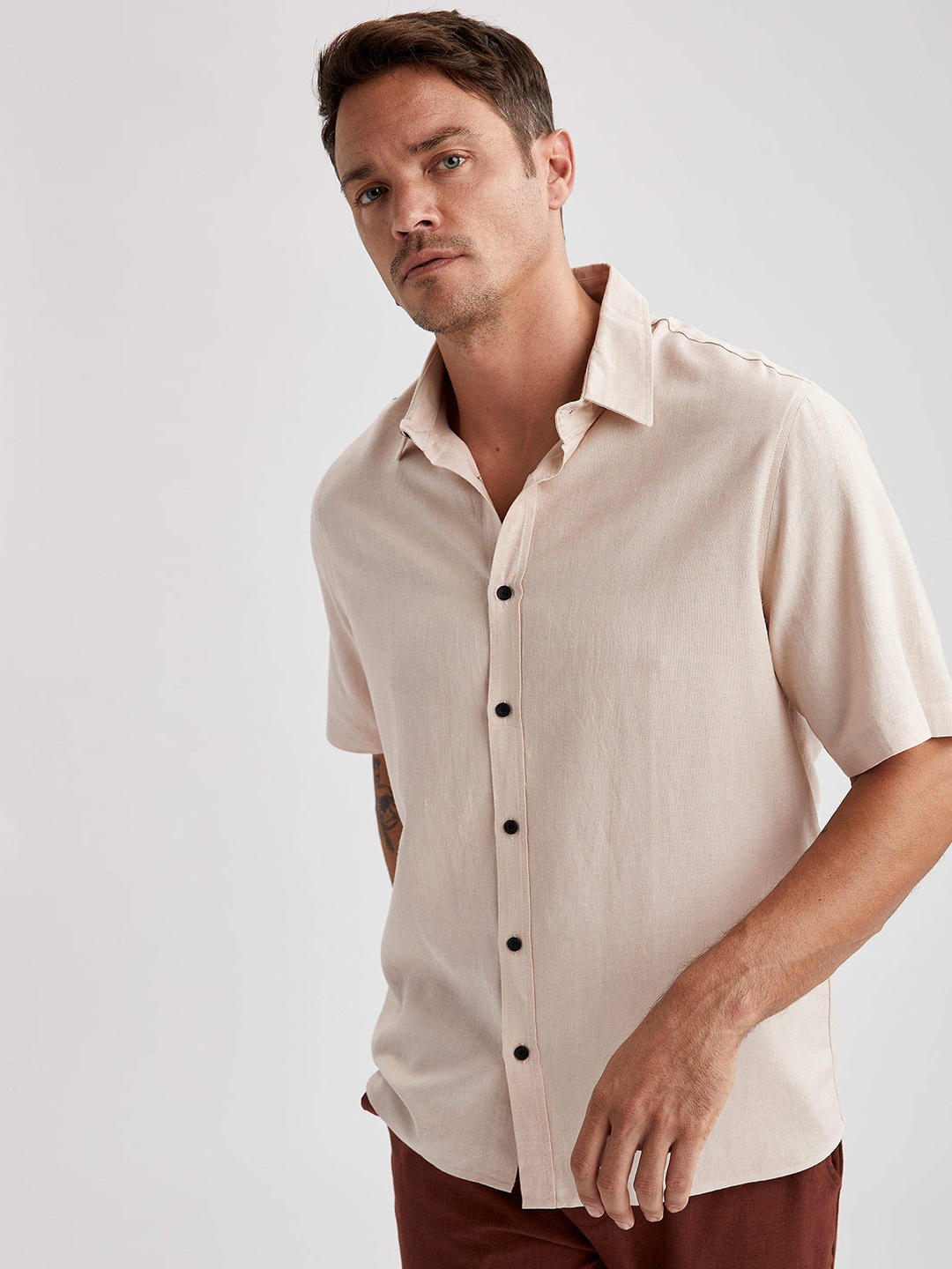

DeFacto Men Beige Modern Regular Fit Casual Shirt