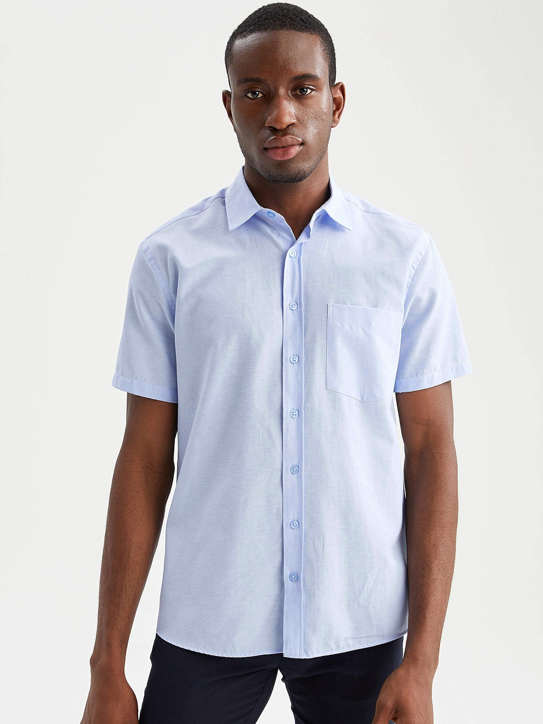 

DeFacto Men Blue Solid Cotton Casual Shirt