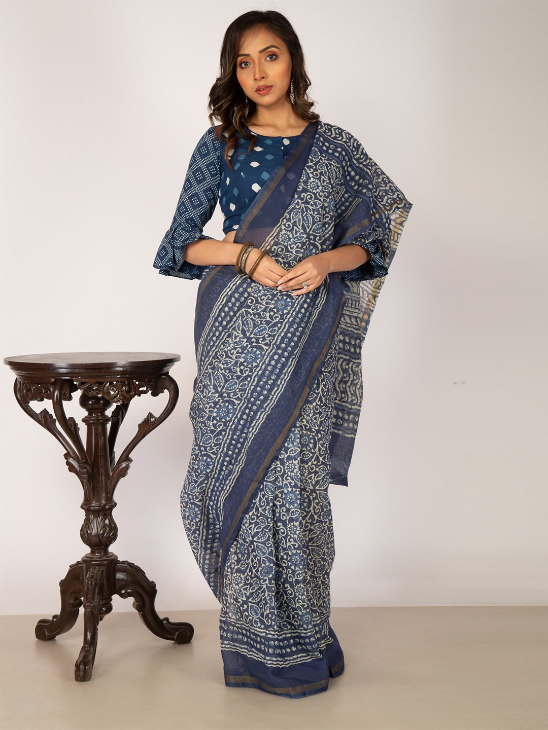 

Unnati Silks Navy Blue & White Batik Printed Zari Silk Cotton Chanderi Saree