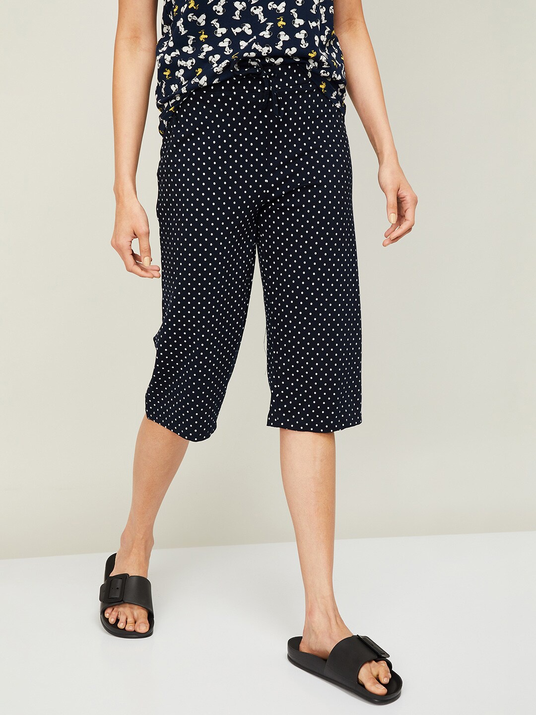 

Ginger by Lifestyle Women Navy Blue & White Printed Capris
