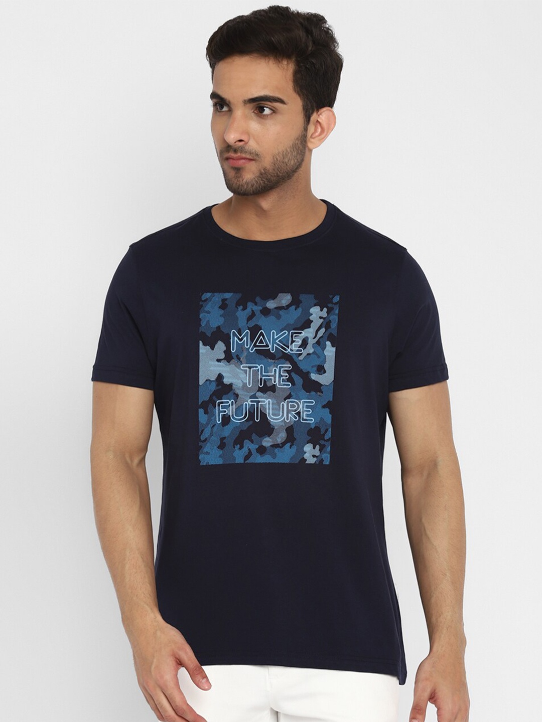 

Turtle Men Navy Blue Typography Printed Pure Cotton Applique Slim Fit T-shirt