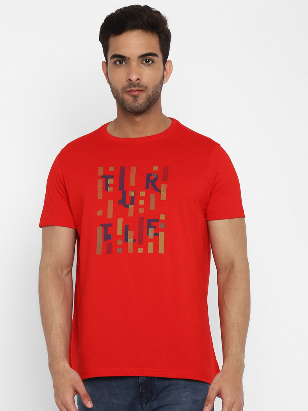

Turtle Men Red Typography Printed Pure Cotton Slim Fit T-shirt