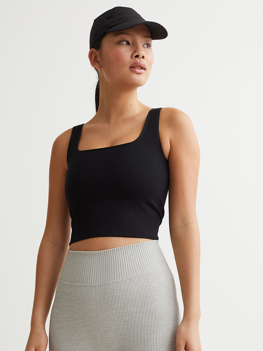 

H&M Women Black Solid Seamless Sports Bralette 1049780001
