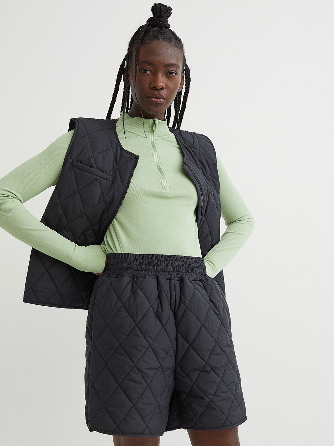 

H&M Women Black Quilted Shorts