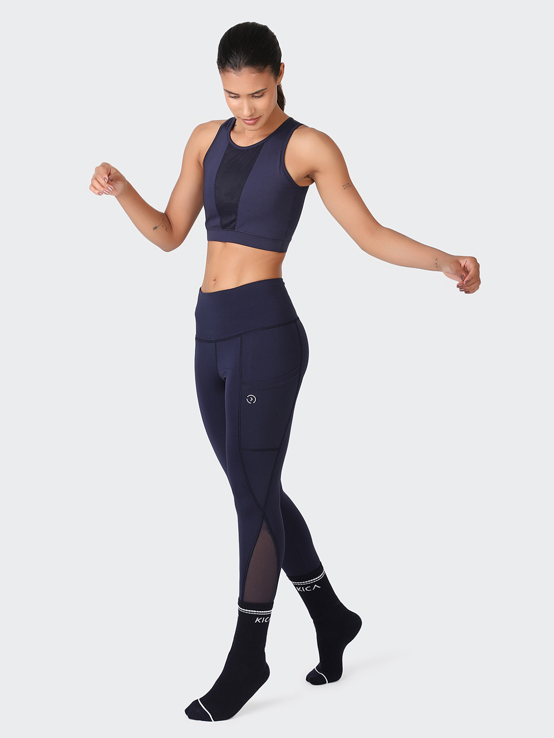 

KICA Women Navy Blue Solid Breathable & Moisture-Wicking High Support Sports Tracksuit