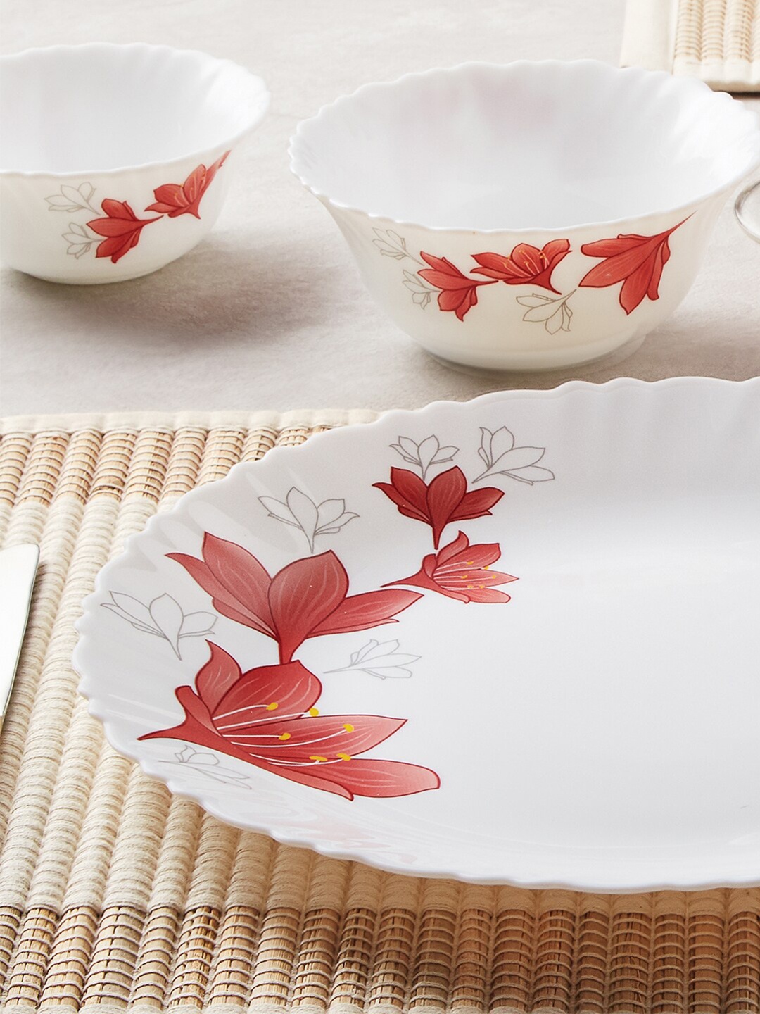 

Larah by BOROSIL White & Red 6 Pieces Floral Printed Opalware Glossy Plates