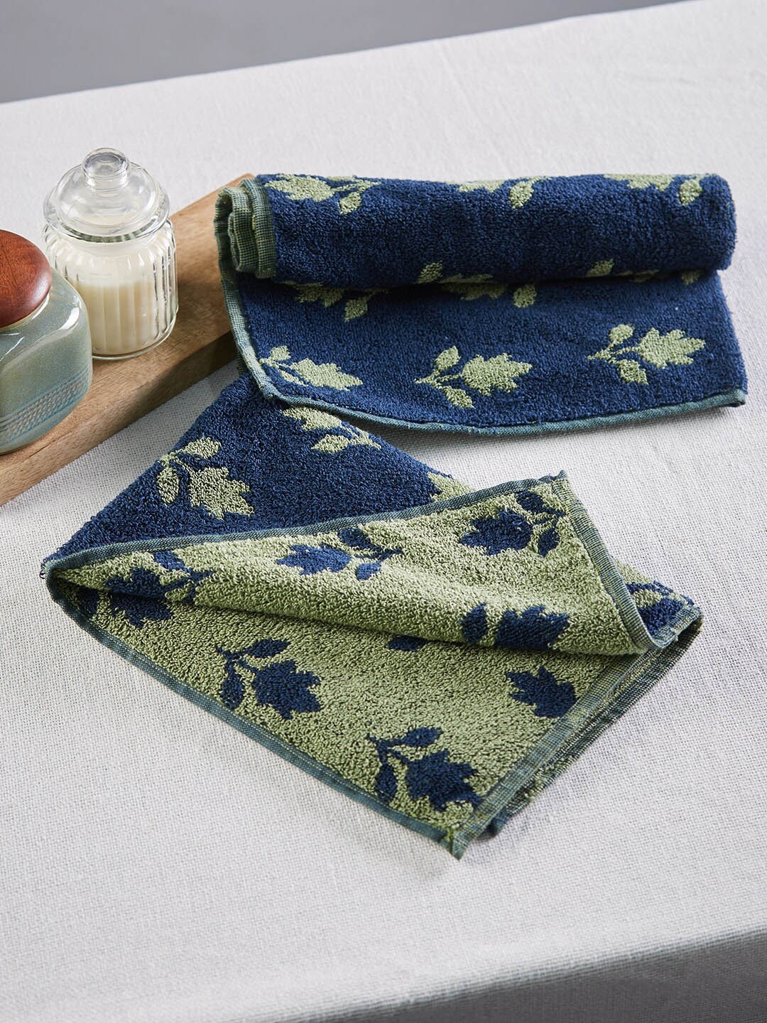 

Fabindia Navy Blue & Green Woven Printed 570 GSM Cotton Bath Towels