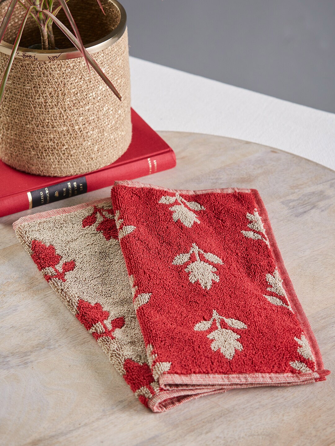 

Fabindia Red & Beige Smriti Cotton Woven Face Towel