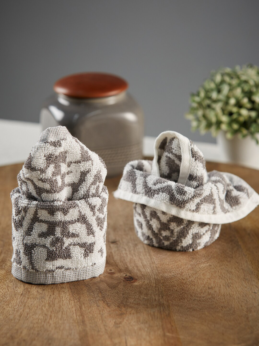 

Fabindia Grey & White Ethnic Motifs Shia Cotton Woven Face Towel