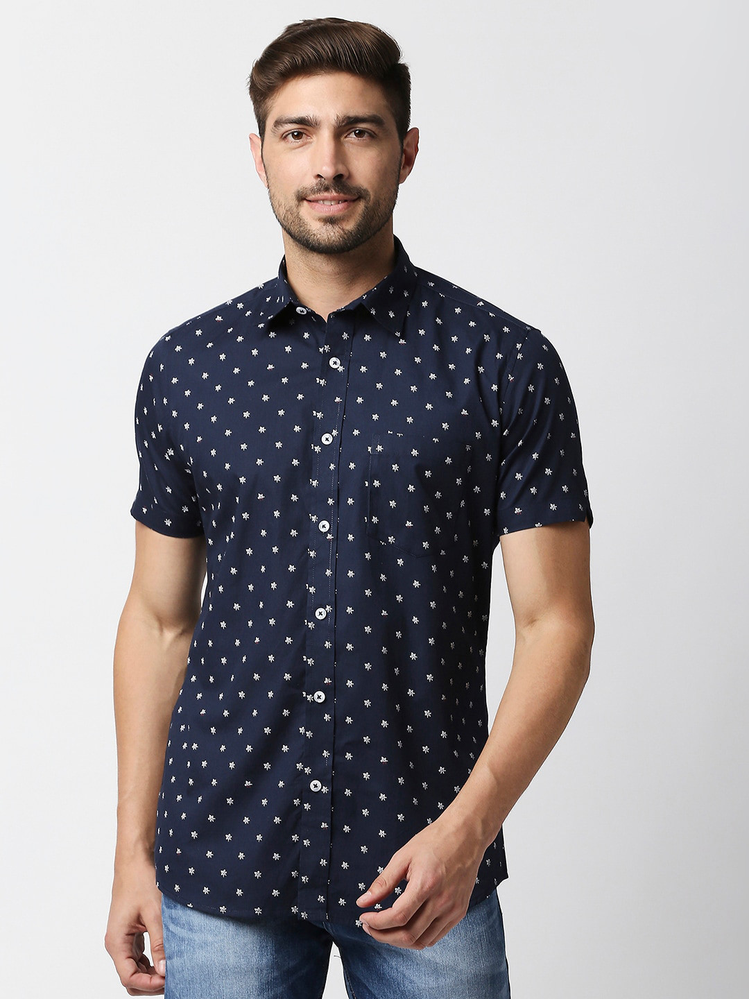 

EVOQ Men Blue & White Standard Floral Printed Pure Cotton Casual Shirt